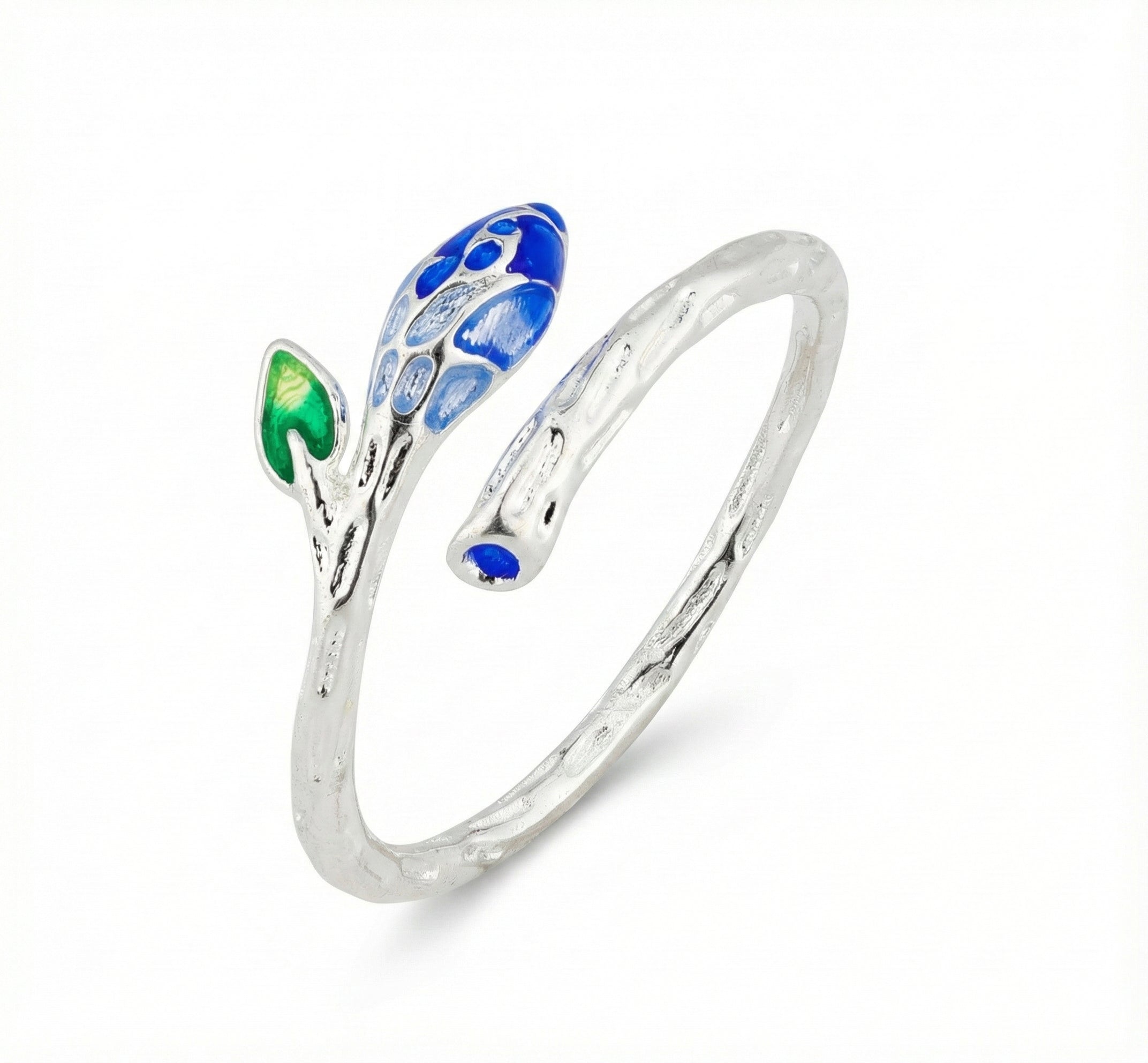 Inel reglabil din argint 925, cu formă organică de ramură și detalii emailate în verde și albastru, cu aspect delicat și natural.