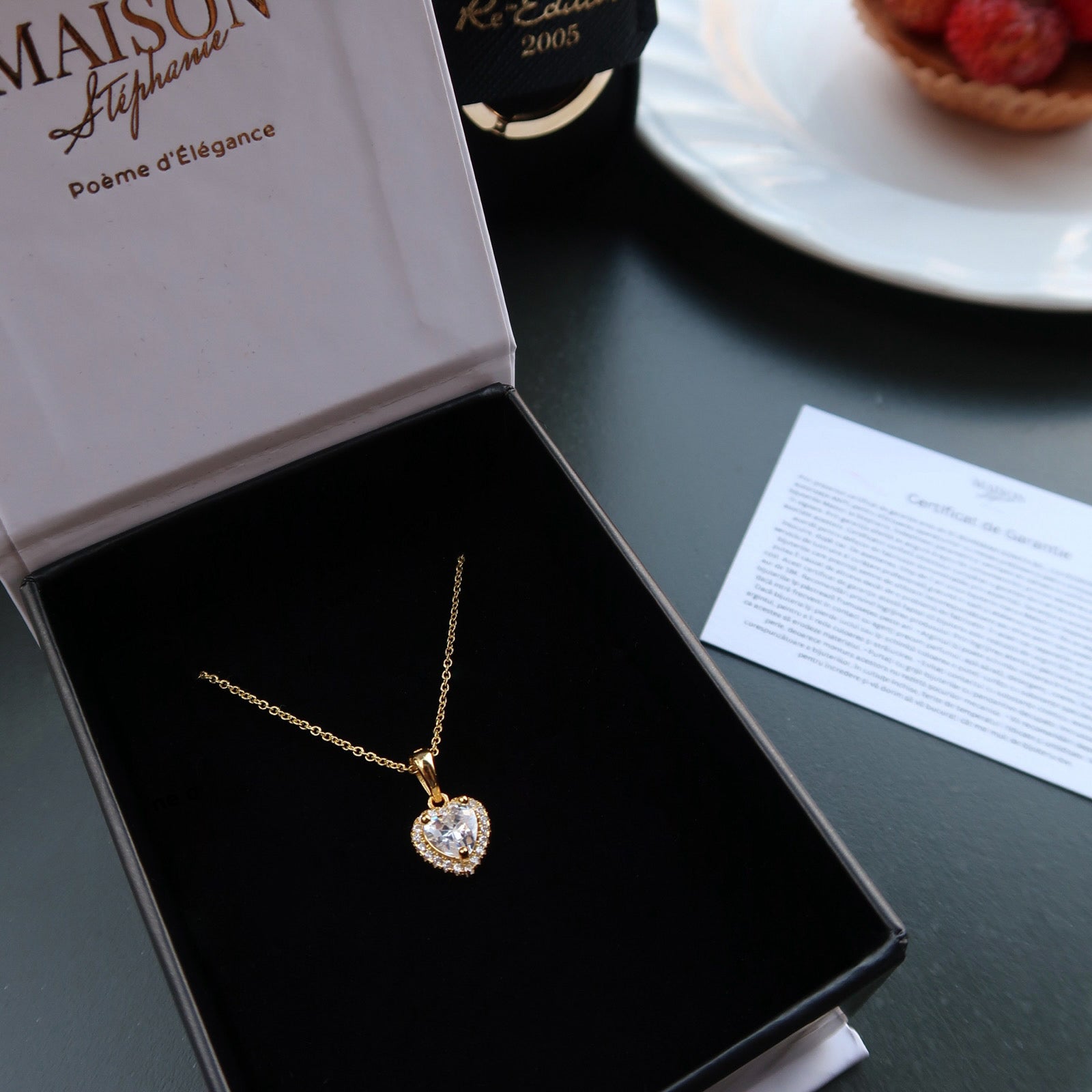 Lănțișor Diamond Heart din argint 925 placat cu aur 18K – bijuterie elegantă cu inimă strălucitoare, ideală pentru cadou, creată de Maison La Stéphanie.