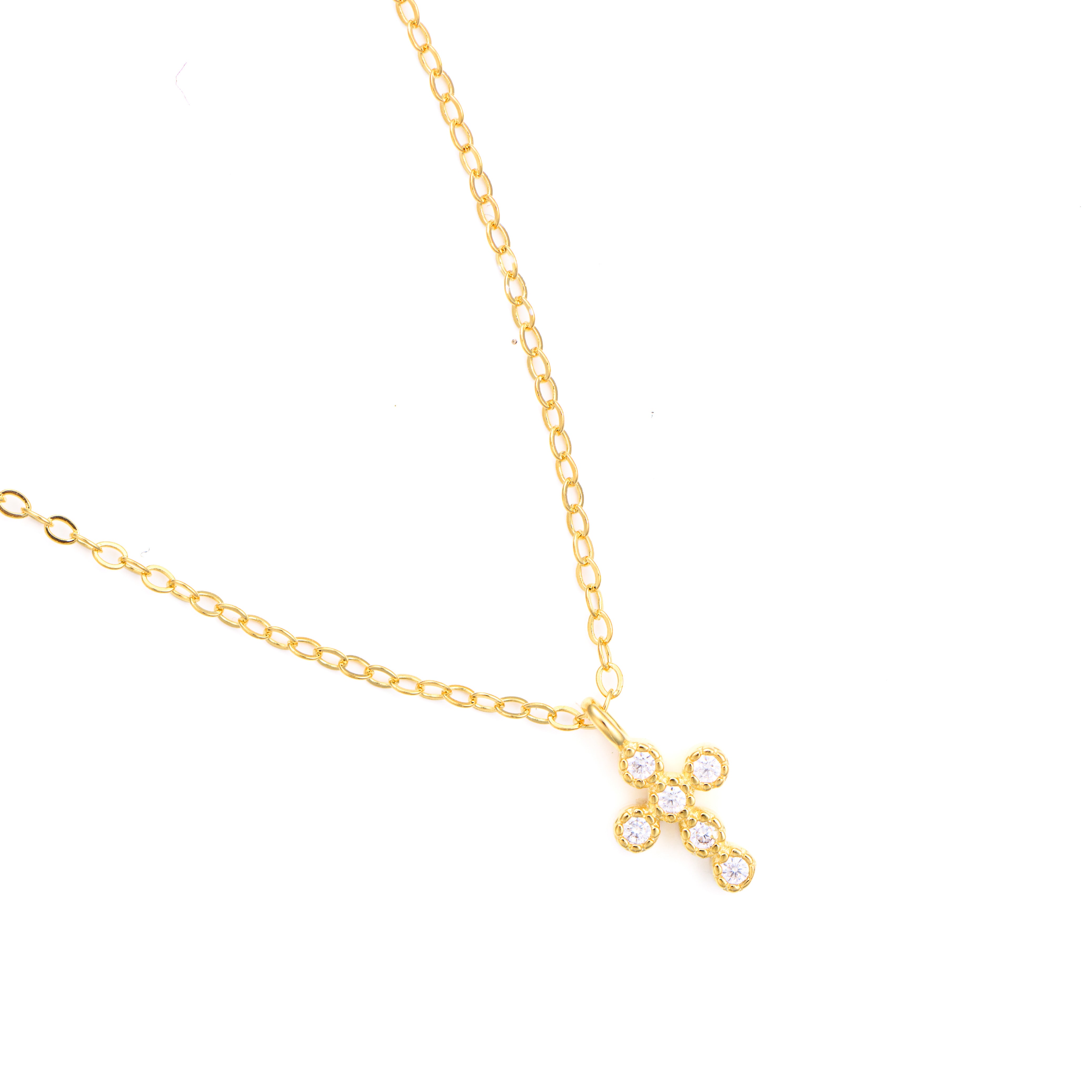 Lănțișor elegant din argint 925 placat cu aur 18K, cu pandantiv cruciuliță și pietre zirconia – bijuterie Maison La Stéphanie ideală pentru purtare zilnică sau cadou special.