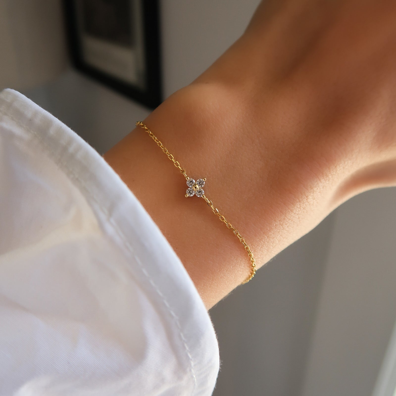 Brățară din argint 925 placat cu aur 18K, cu floare și zirconia — bijuterie delicată și cadou feminin ideal, Maison La Stéphanie.