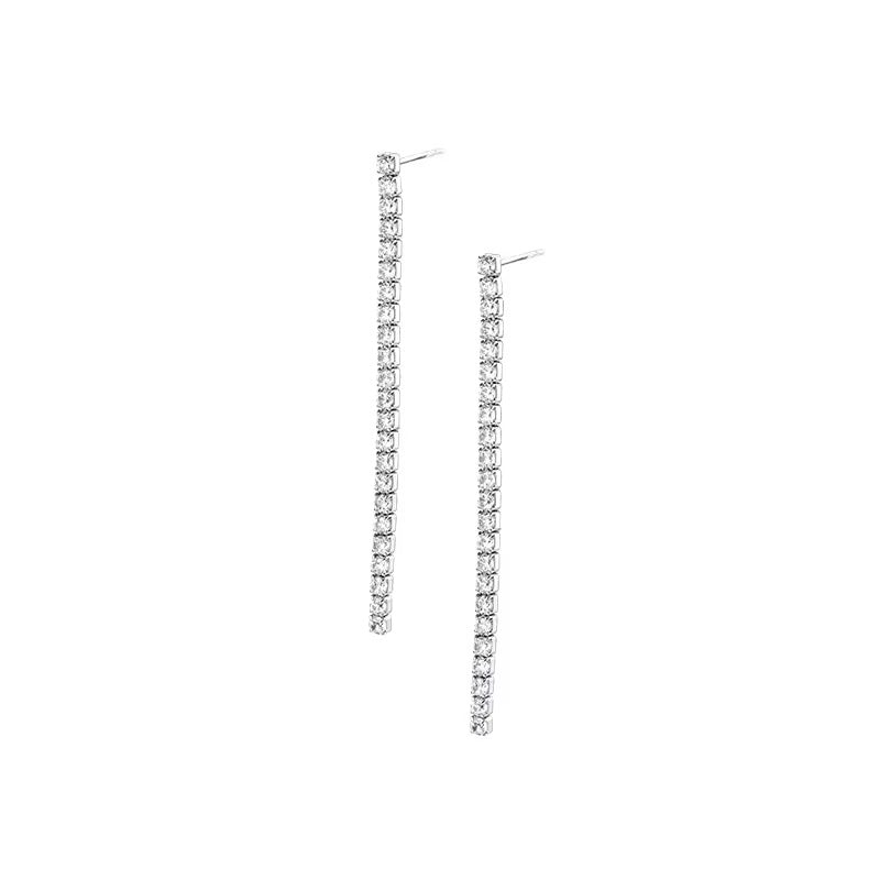 Cercei eleganți din argint 925 cu zirconii tip tennis – un cadou ideal pentru femei, perfect pentru ținute elegante și ocazii speciale, disponibili la Maison La Stéphanie.