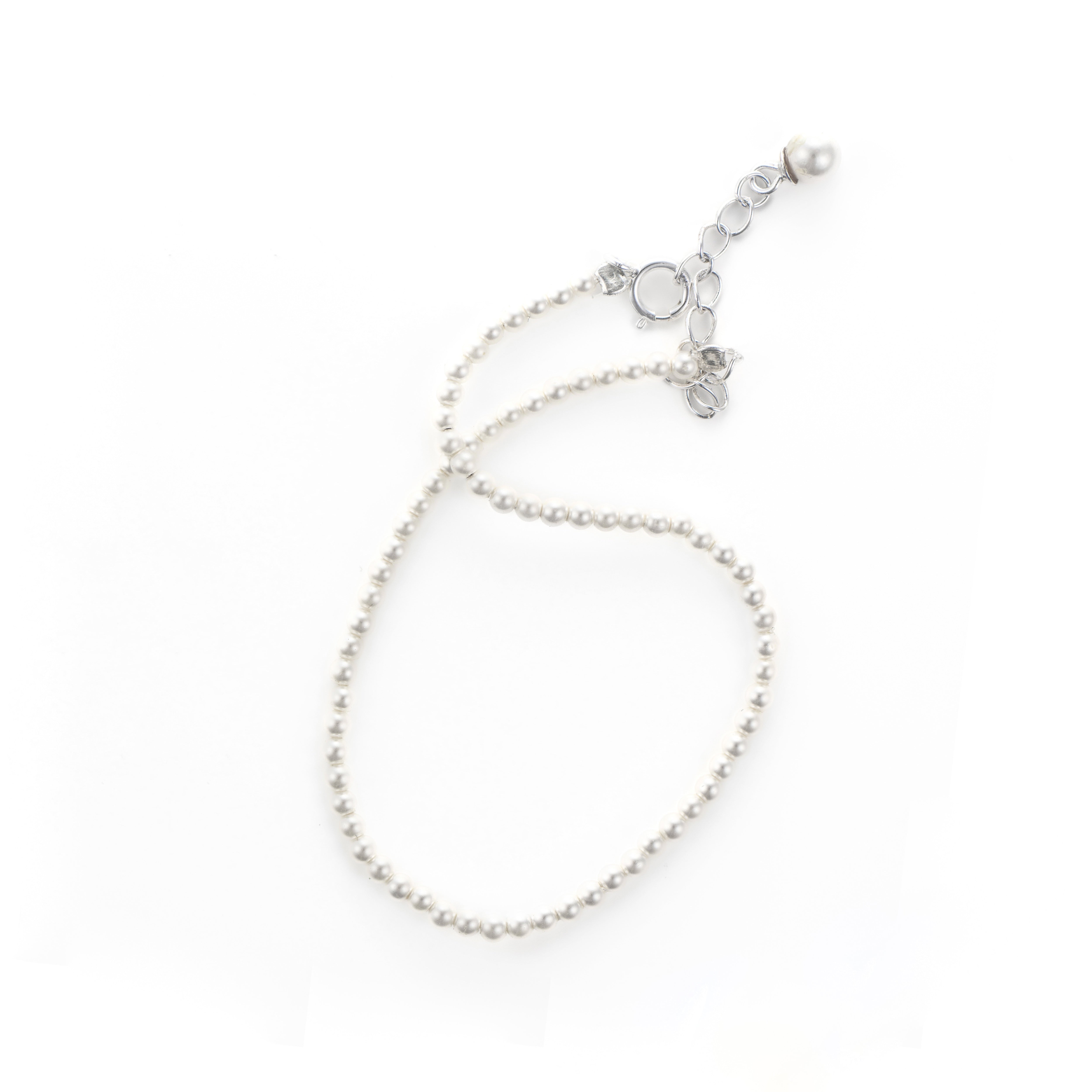 Brățară elegantă din argint cu perle naturale, un cadou ideal pentru iubită sau prietenă. Tiny Pearls este o bijuterie fină Maison La Stéphanie, perfectă pentru orice ocazie.