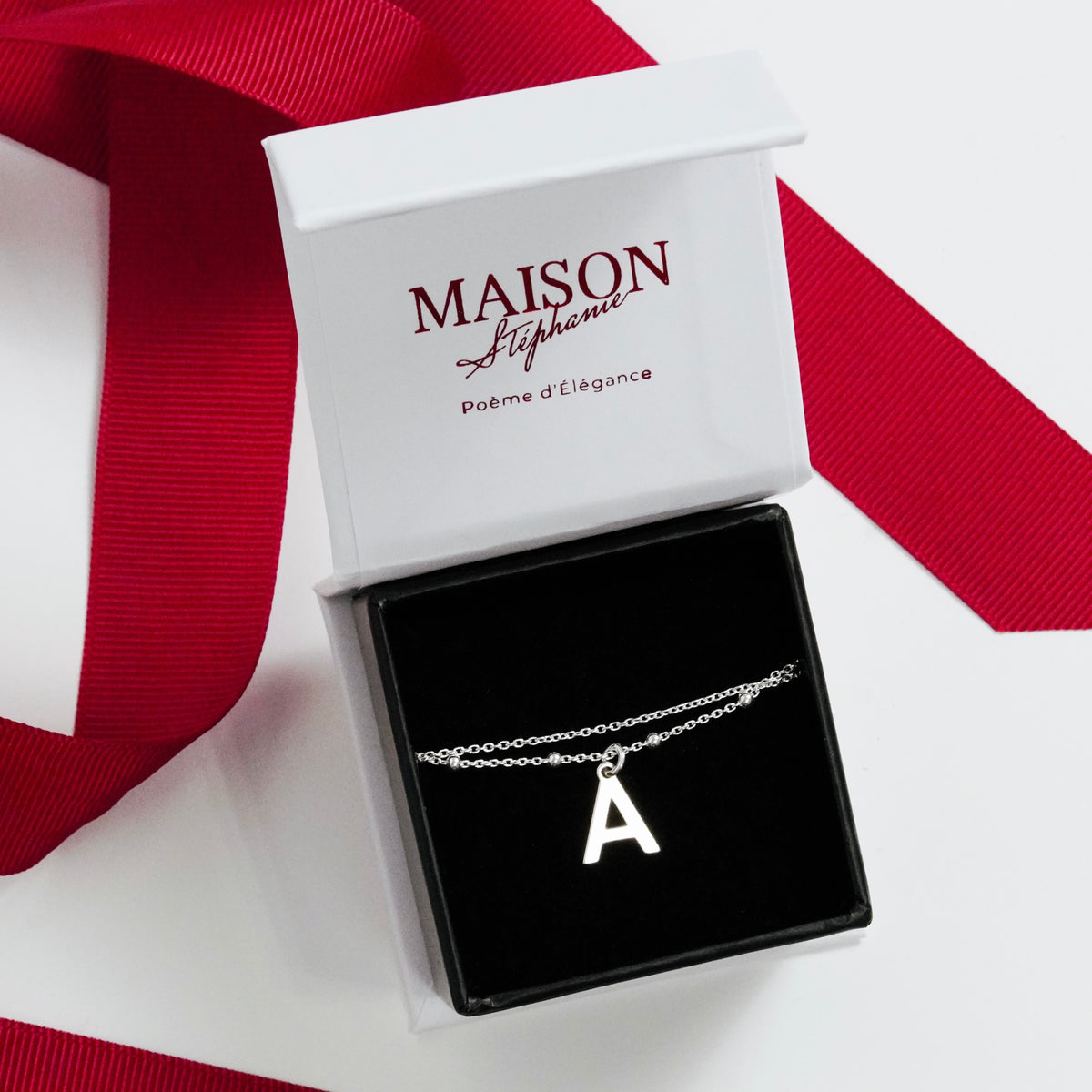 Brățară dublă din argint 925 cu biluțe și inițială personalizată — bijuterie elegantă Maison La Stéphanie, ideală pentru cadou sau purtare zilnică.