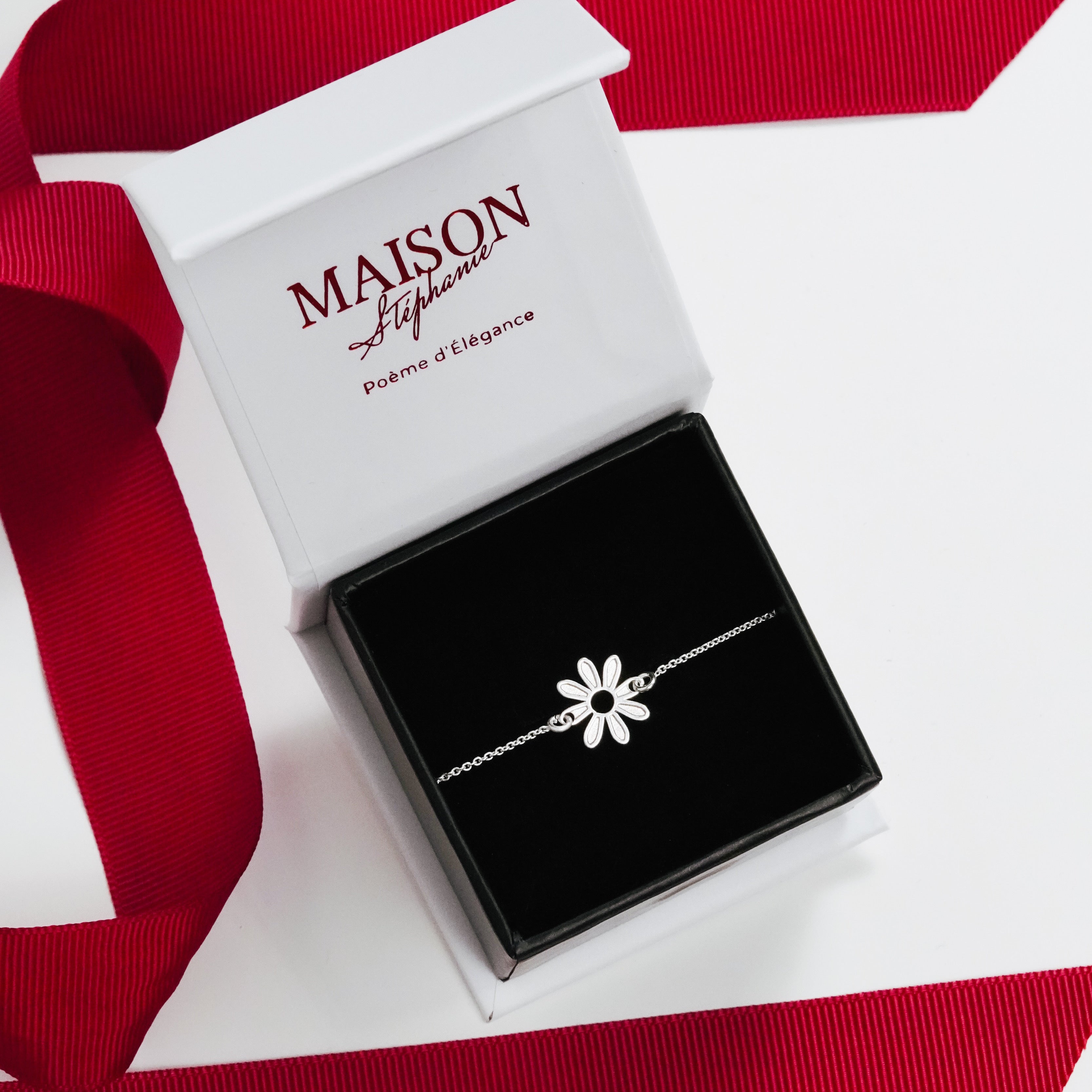 Brățară Floare din argint 925 – bijuterie delicată Maison La Stéphanie, simbol al feminității și al rafinamentului, cadou elegant de Mărțișor sau de primăvară.