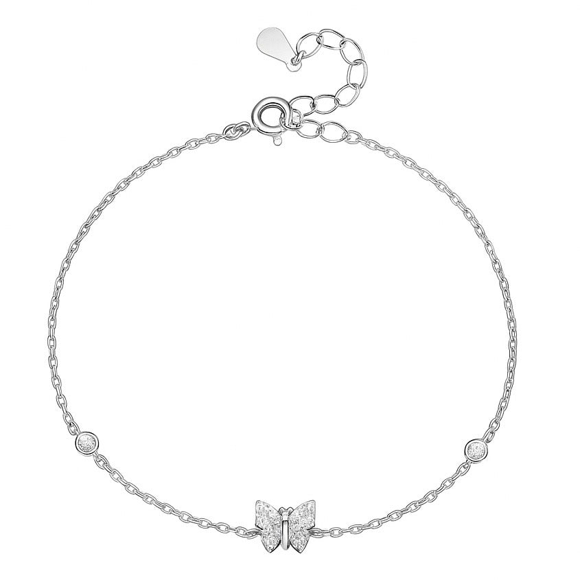 Brățară subțire din argint placat cu rodiu, cu un fluturaș mic decorat cu zirconii și un lanț fin de 1 mm, lungime 16+3 cm.