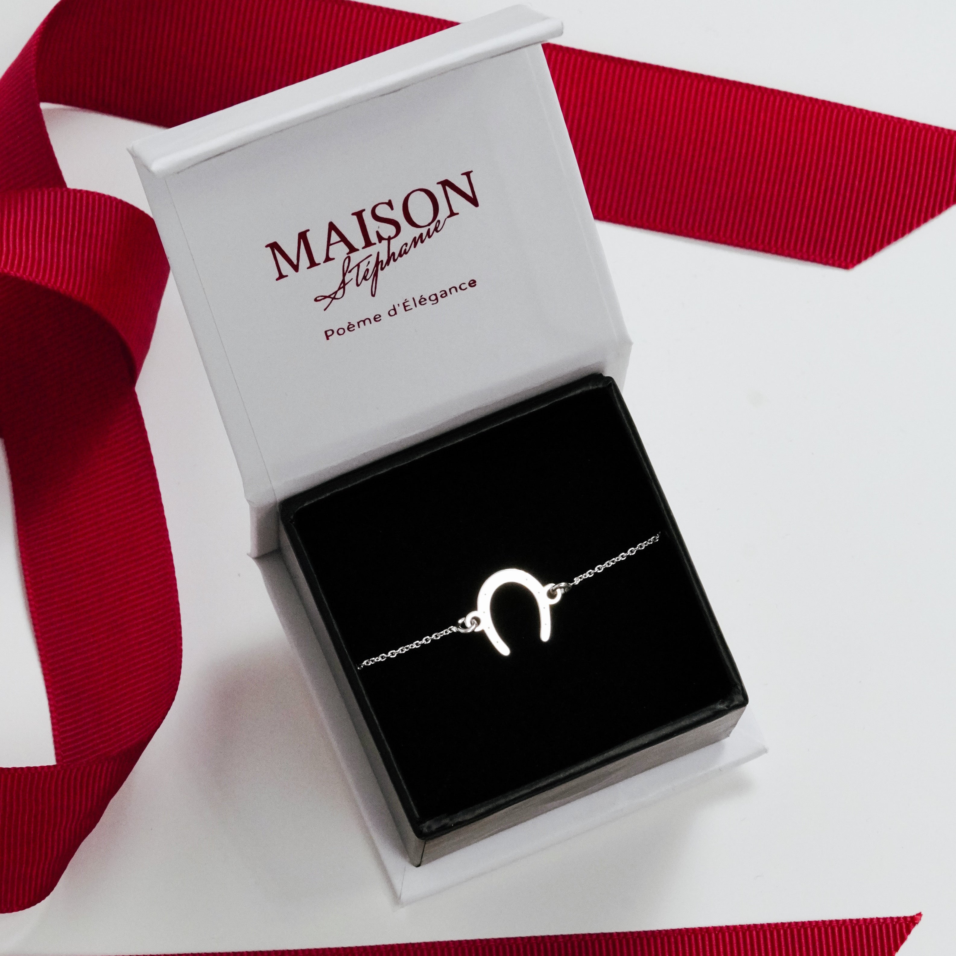 Brățară Potcoavă Norocoasă din argint 925 – bijuterie simbolică Maison La Stéphanie, talisman elegant pentru noroc și protecție, cadou perfect pentru Mărțișor sau zi de naștere.