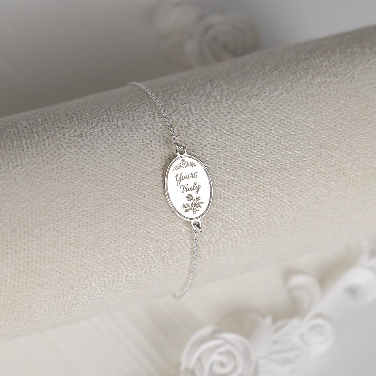 bratara argint yours truly pandantiv oval gravat regency love letters collection maison stephanie