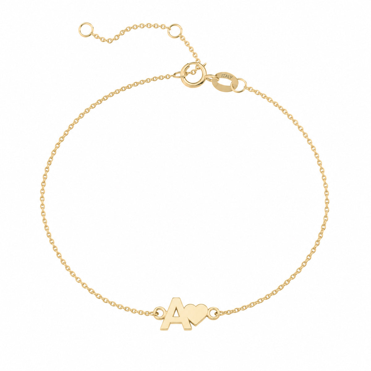 Bratara personalizabila One Letter, One Heart din aur galben 14K (585), cu lant fin si charm central format din initiala A majuscula decupata si inimioara atasata direct de litera, pandantiv unic prins lateral prin doua zale rotunde MAISON Stéphanie