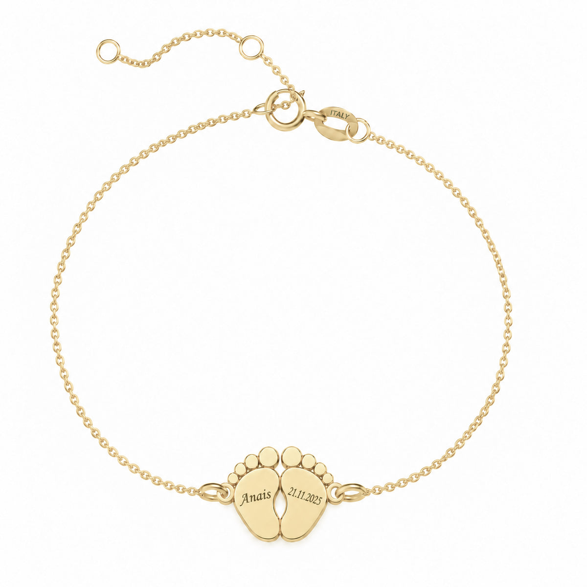 Charm din aur galben 14K (585) pentru bratara Premiers Pas, in forma de doua talpite de bebelus cu calcai rotunjit si degetele conturate, pandantiv picioruse nou-nascut personalizabil prin gravura MAISON Stéphanie