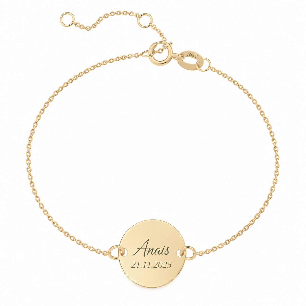 Bratara din aur galben 8K (333) / 14K (585) cu lant fin si banut rotund de 15 mm, suprafata neteda pentru gravura personalizata, charm circular prins lateral prin doua zale rotunde, bratara cu medalion personalizabil MAISON Stéphanie