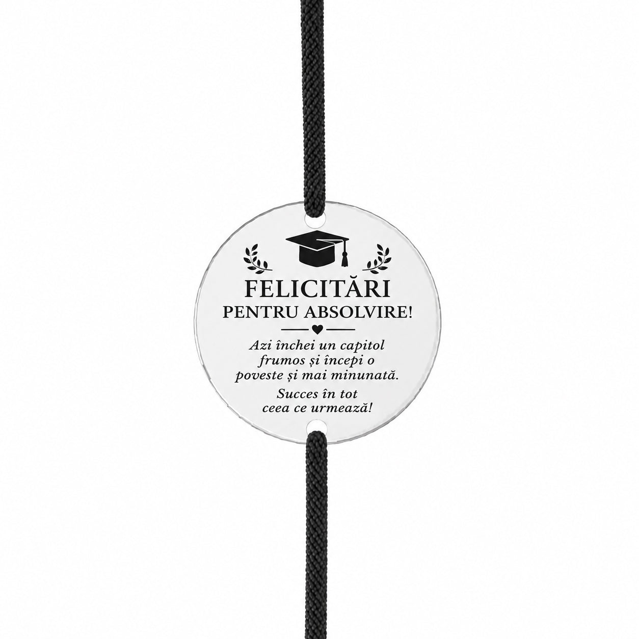 Brățară Felicitări pentru Absolvire cu bănuț de 16 mm din Argint 925. Decorată cu simbolul tocii de absolvire și un mesaj inspirațional, este cadoul ideal pentru elevi, studenți și absolvenți.