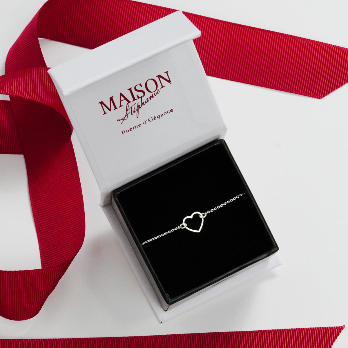 Brățară Inimioară din argint 925 – cea mai iubită bijuterie Maison La Stéphanie, perfectă pentru cadouri de Crăciun, Valentine’s Day sau Mărțișor. Simbol al iubirii și eleganței discrete.