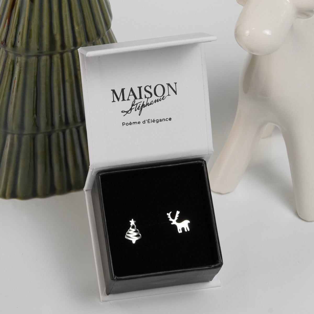 Cercei Sweet Christmas din argint 925 – brăduț și ren, bijuterii festive potrivite pentru copii sau cadou elegant de Crăciun.