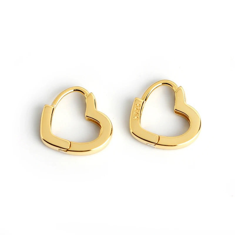 Cercei inimă din argint 925 placat cu aur 18K – model Baby Love Maison La Stéphanie, bijuterie elegantă și feminină, ideală pentru purtare zilnică sau cadou special.