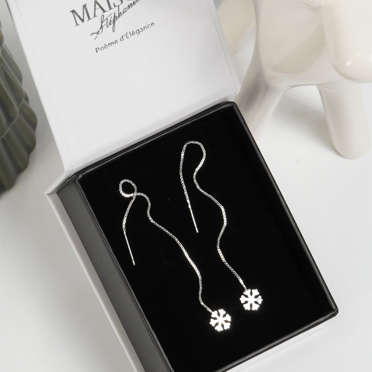 Cercei Snowflake Chain din argint 925 – bijuterii elegante cu fulgi de zăpadă, perfecte pentru iarnă sau cadou de sezon. Maison La Stéphanie, cadou Craciun