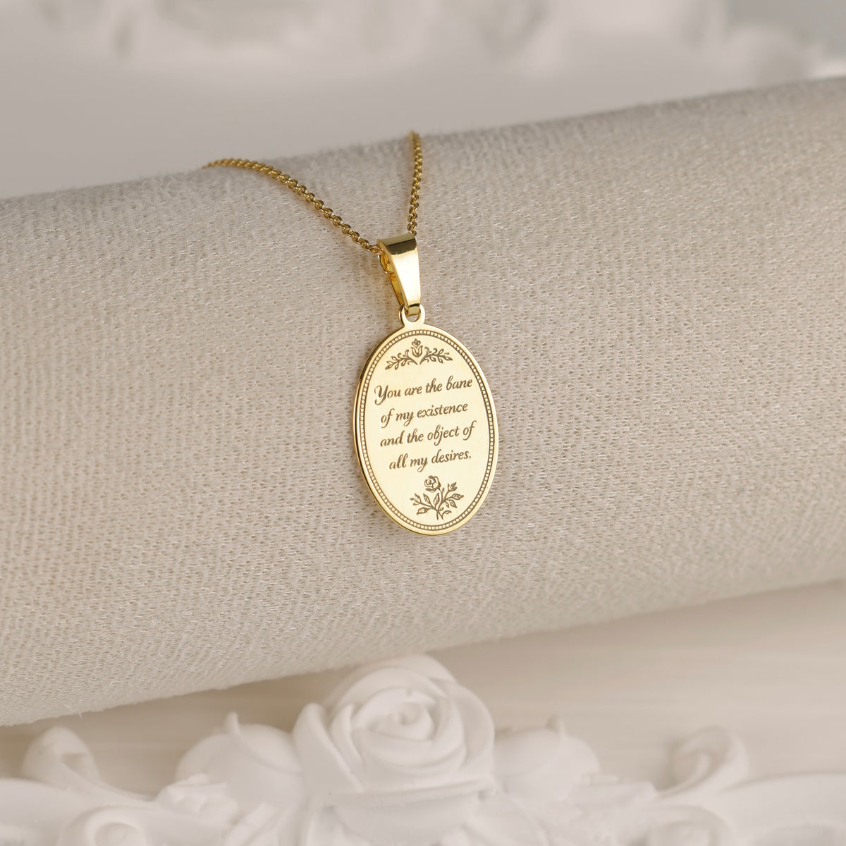 colier argint placat cu aur bane of my existence pandantiv oval gravat regency love letters collection maison stephanie
