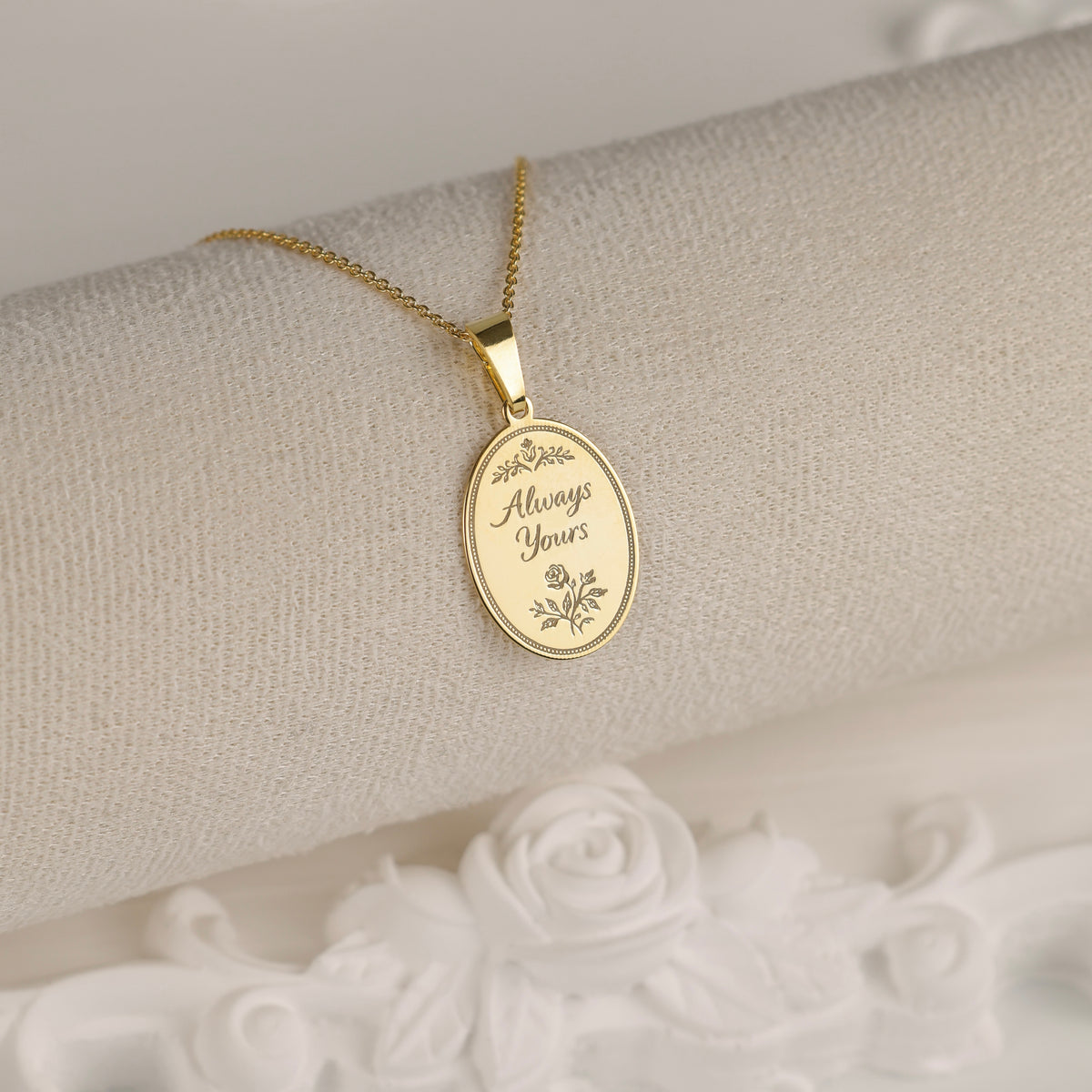 colier argint placat cu aur always yours pandantiv oval gravat regency love letters collection maison stephanie