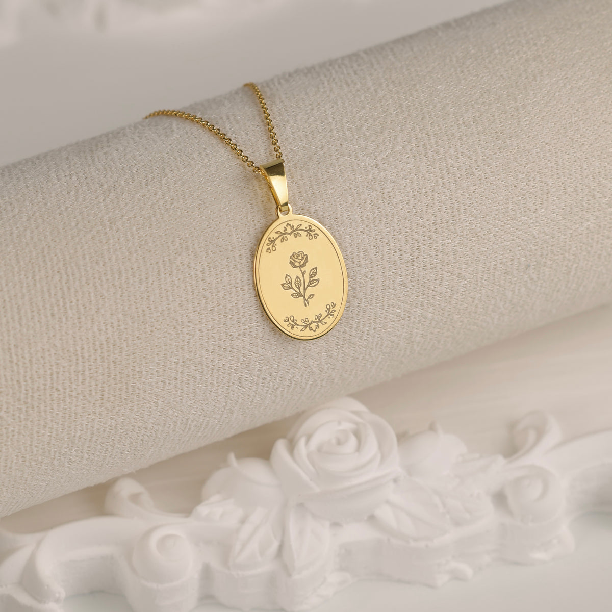 colier argint placat cu aur trandafir pandantiv oval gravat regency love letters collection maison stephanie