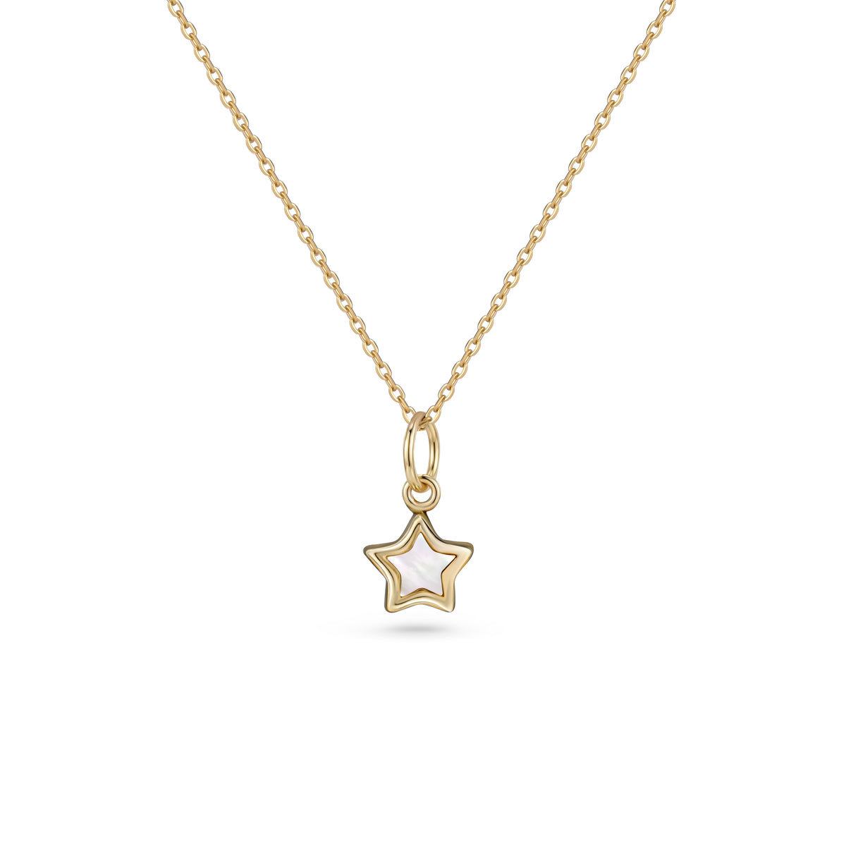 Lănțișor din aur de 8K cu pandantiv White Aura Star, realizat din aur galben cu email alb și design delicat. Bijuterie feminină, ideală pentru purtare zilnică sau cadou simbolic. Include cutie signature și certificat de autenticitate.