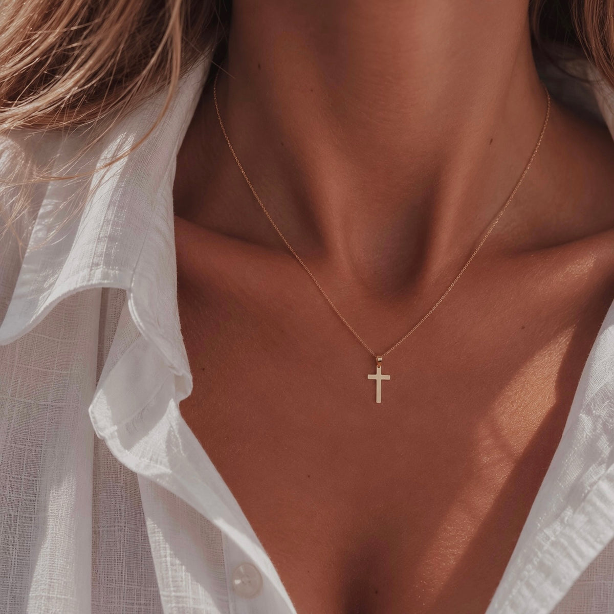 Lantisor din aur 8K-14K cu pandantiv cruciulita cruce dama, design delicat si elegant – Maison La Stephanie