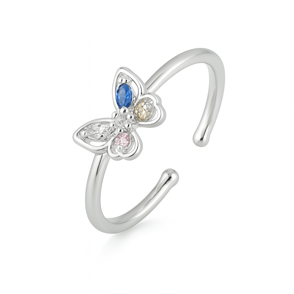 Inel din argint 925, reglabil, decorat cu un fluturaș delicat și patru pietre zirconia în nuanțe pastel, cu aspect fin și feminin.