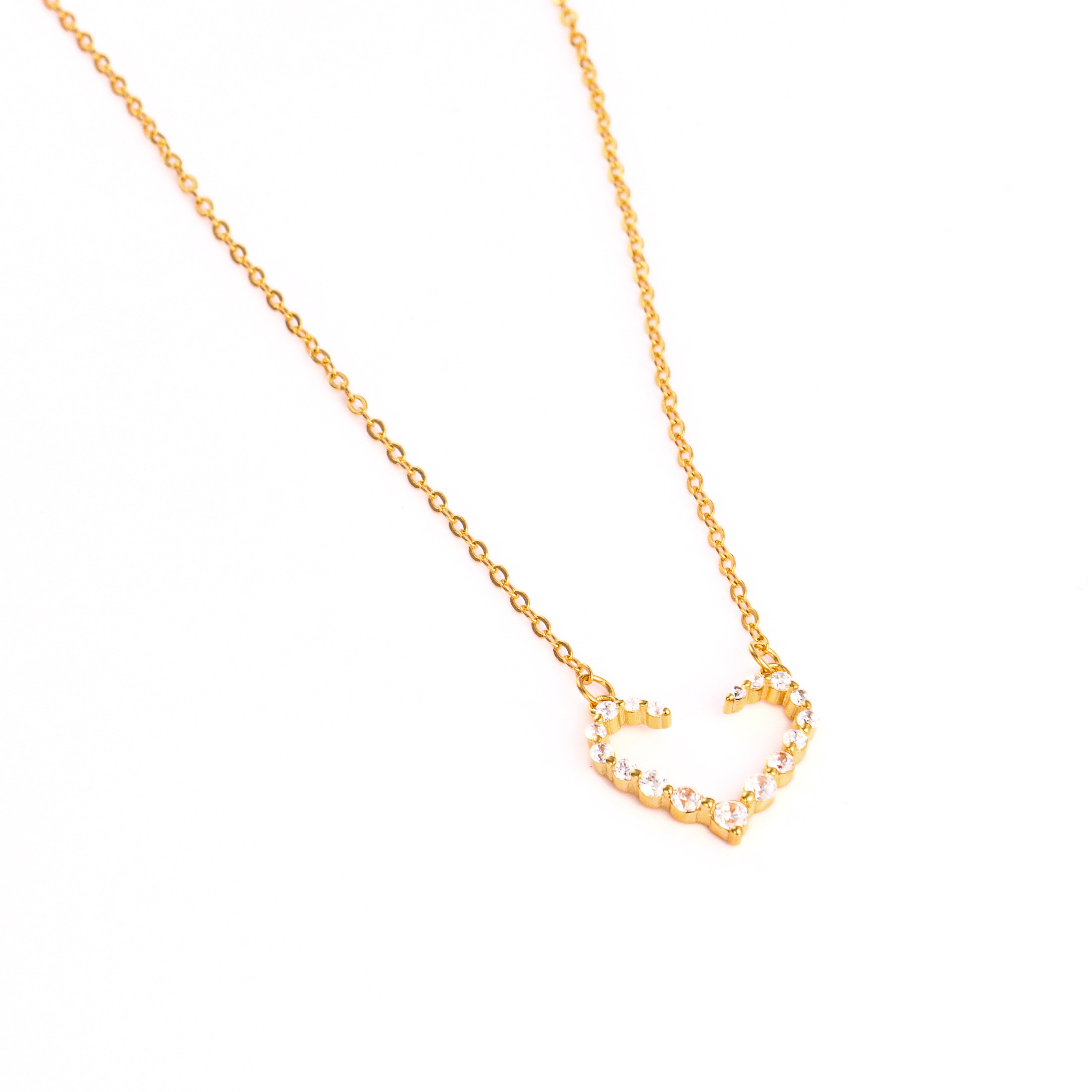Colier elegant din argint 925 placat cu aur 18K, cu inimă decorată cu zirconii — un cadou rafinat și feminin, semnat Maison La Stéphanie.