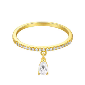 Inel fin din argint 925 placat cu aur, decorat cu zirconii și charm mobil în forma de lacrima cristalina.