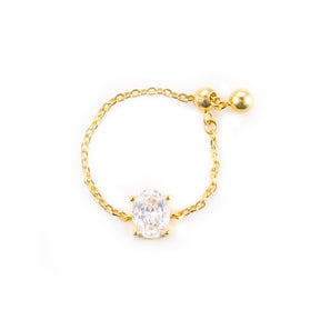 Inel delicat din argint 925 placat cu aur 18K, cu piatră zirconia ovală de 4 mm și design reglabil tip lanț – o bijuterie elegantă Maison La Stéphanie, perfectă pentru purtare zilnică sau oferită cadou.