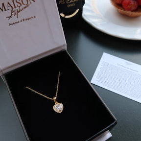 Lănțișor Diamond Heart din argint 925 placat cu aur 18K – bijuterie elegantă cu inimă strălucitoare, ideală pentru cadou, creată de Maison La Stéphanie.
