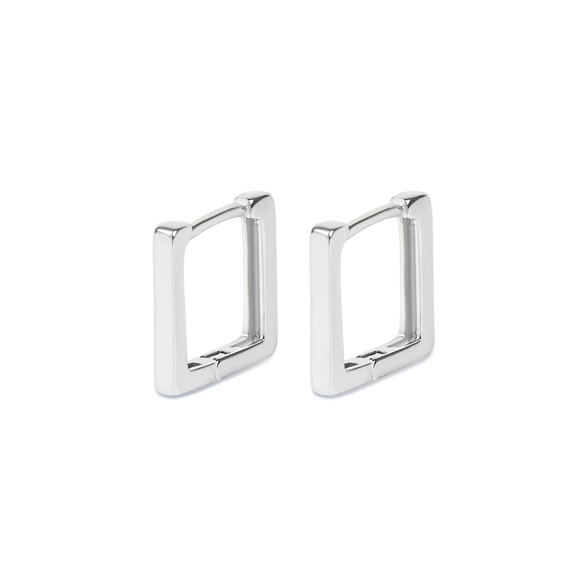 Cercei pătrați din argint placat cu rodiu, unisex și minimal, ideali pentru un look modern și elegant. Bijuterii Maison La Stéphanie, design geometric și atemporal.