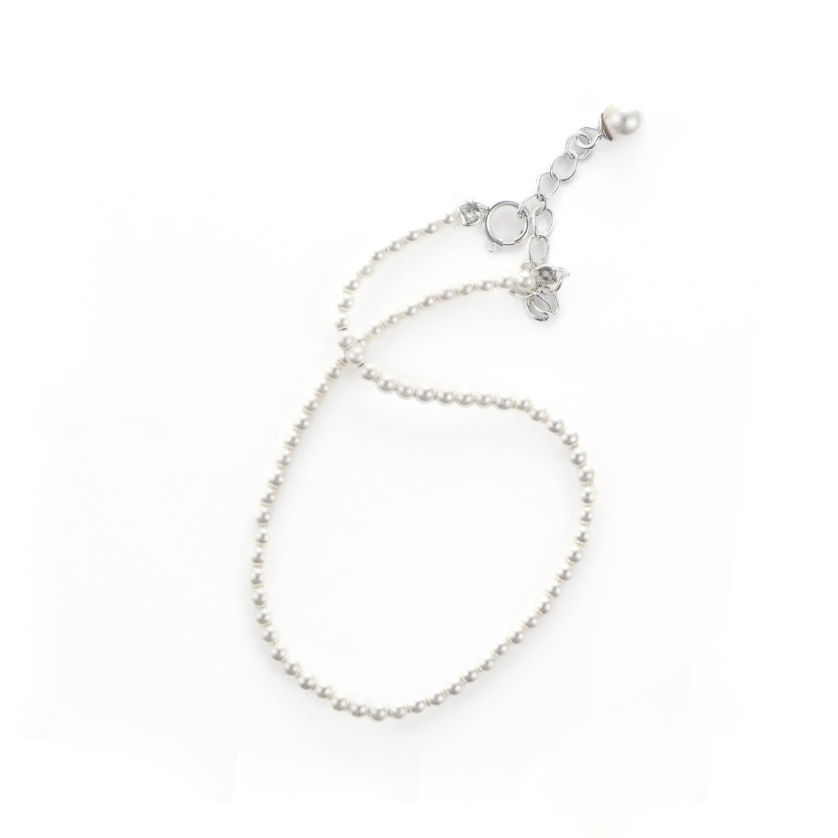 Brățară elegantă din argint cu perle naturale, un cadou ideal pentru iubită sau prietenă. Tiny Pearls este o bijuterie fină Maison La Stéphanie, perfectă pentru orice ocazie.