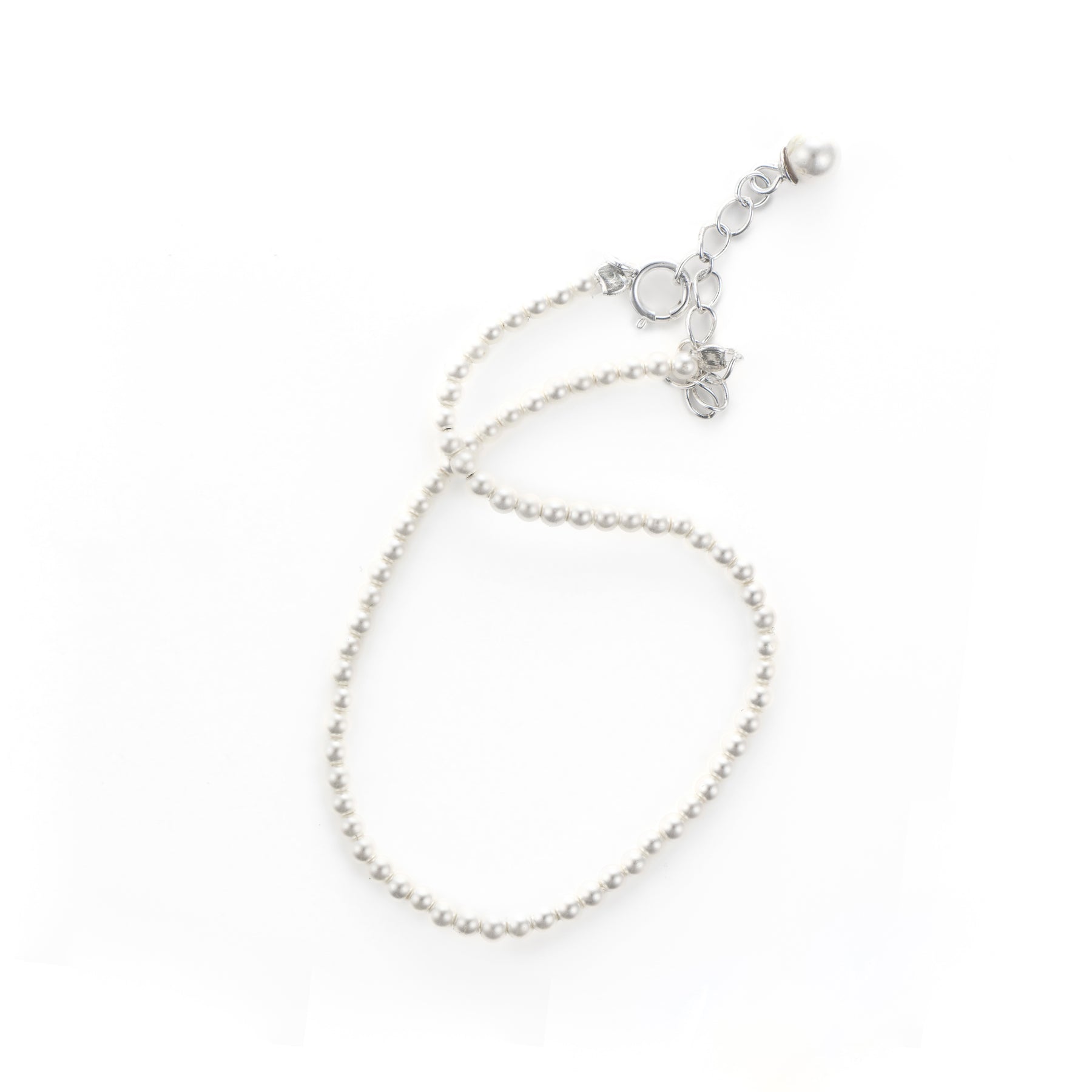 Brățară elegantă din argint cu perle naturale, un cadou ideal pentru iubită sau prietenă. Tiny Pearls este o bijuterie fină Maison La Stéphanie, perfectă pentru orice ocazie.