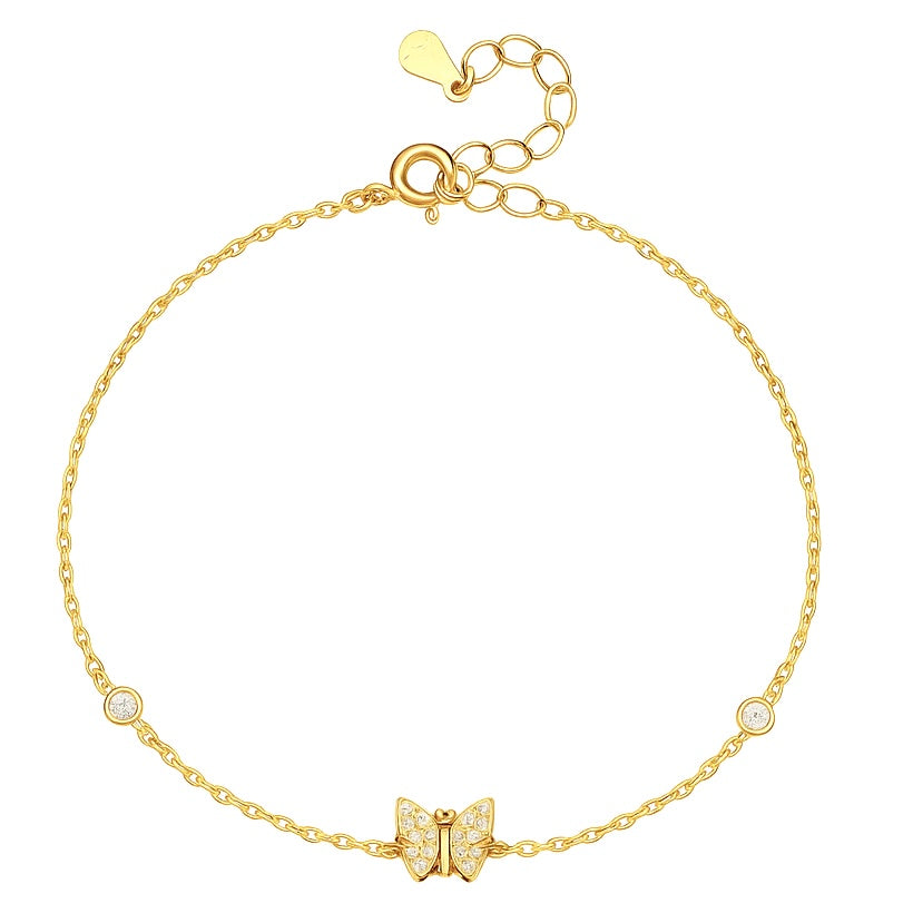 Brățară subțire din argint placat cu aur 18K, cu un fluturaș mic decorat cu zirconii, lanț fin de 1 mm, lungime 16+3 cm.