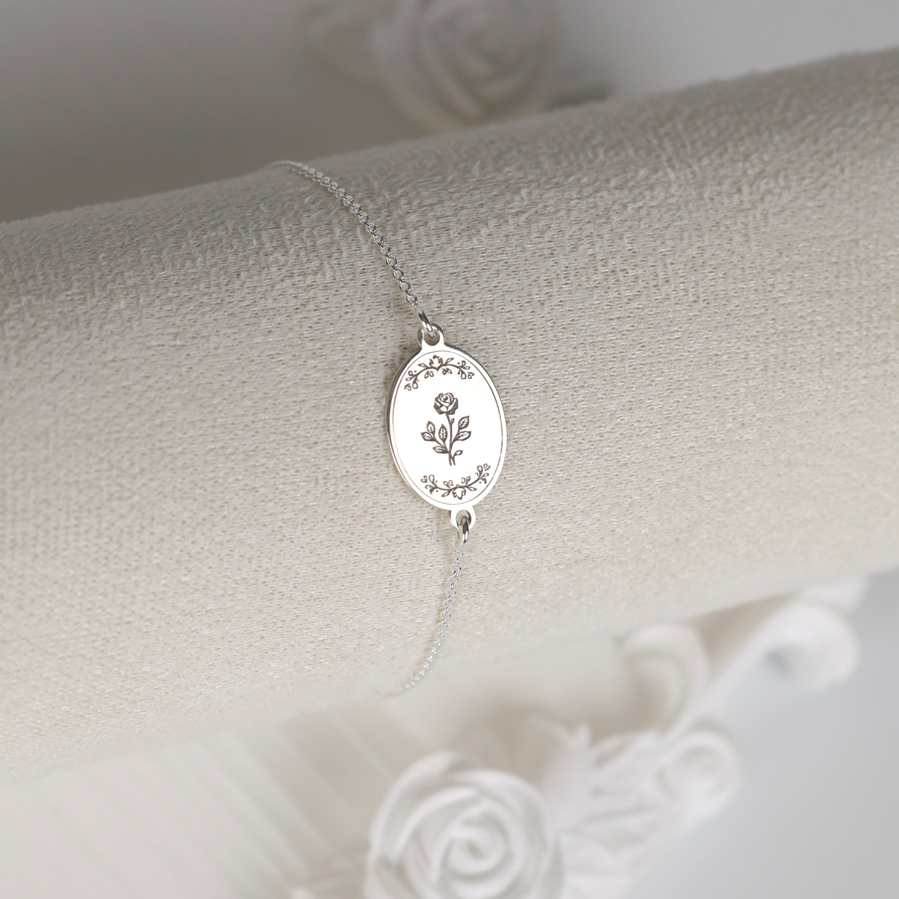 bratara argint trandafir pandantiv oval gravat regency love letters collection maison stephanie