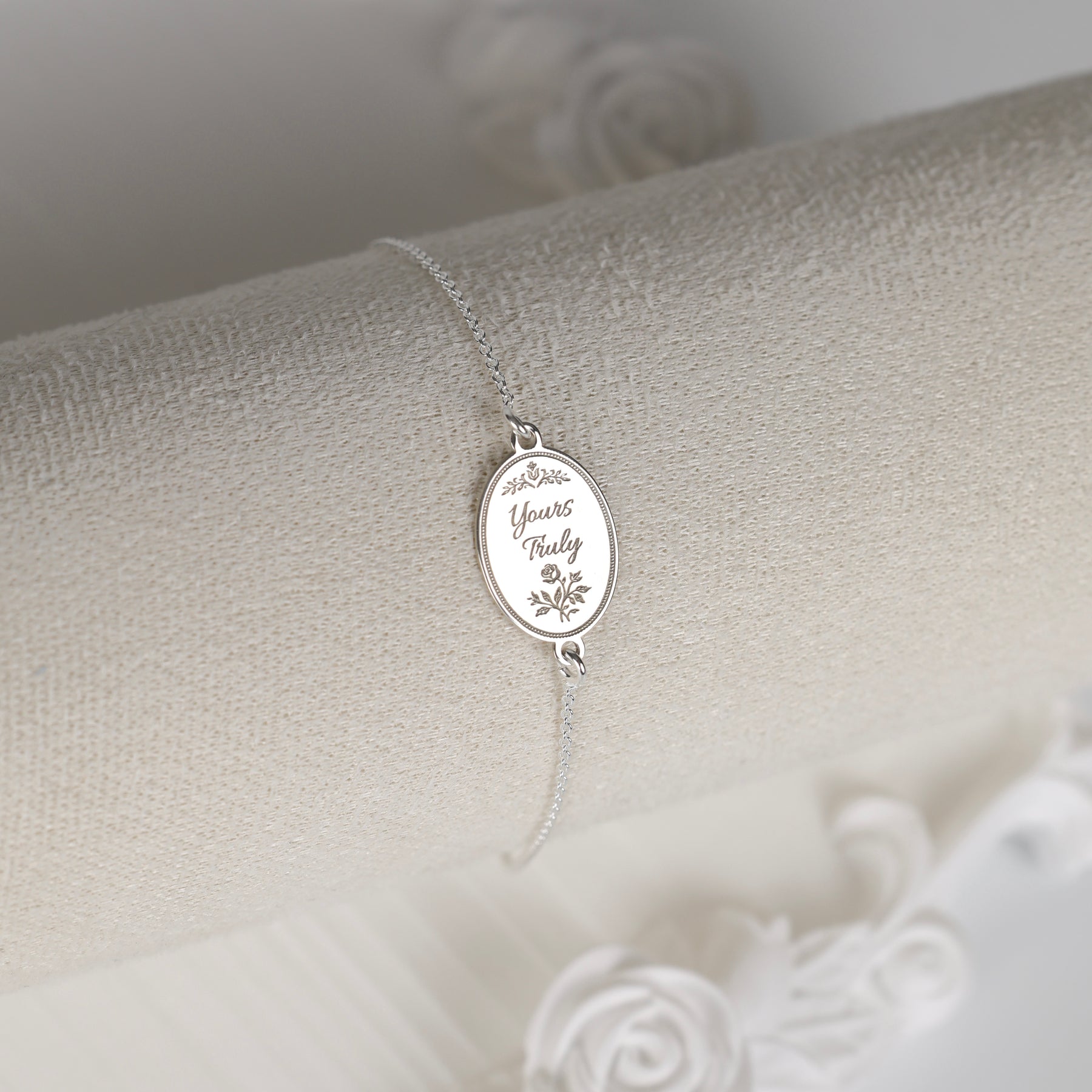 bratara argint yours truly pandantiv oval gravat regency love letters collection maison stephanie