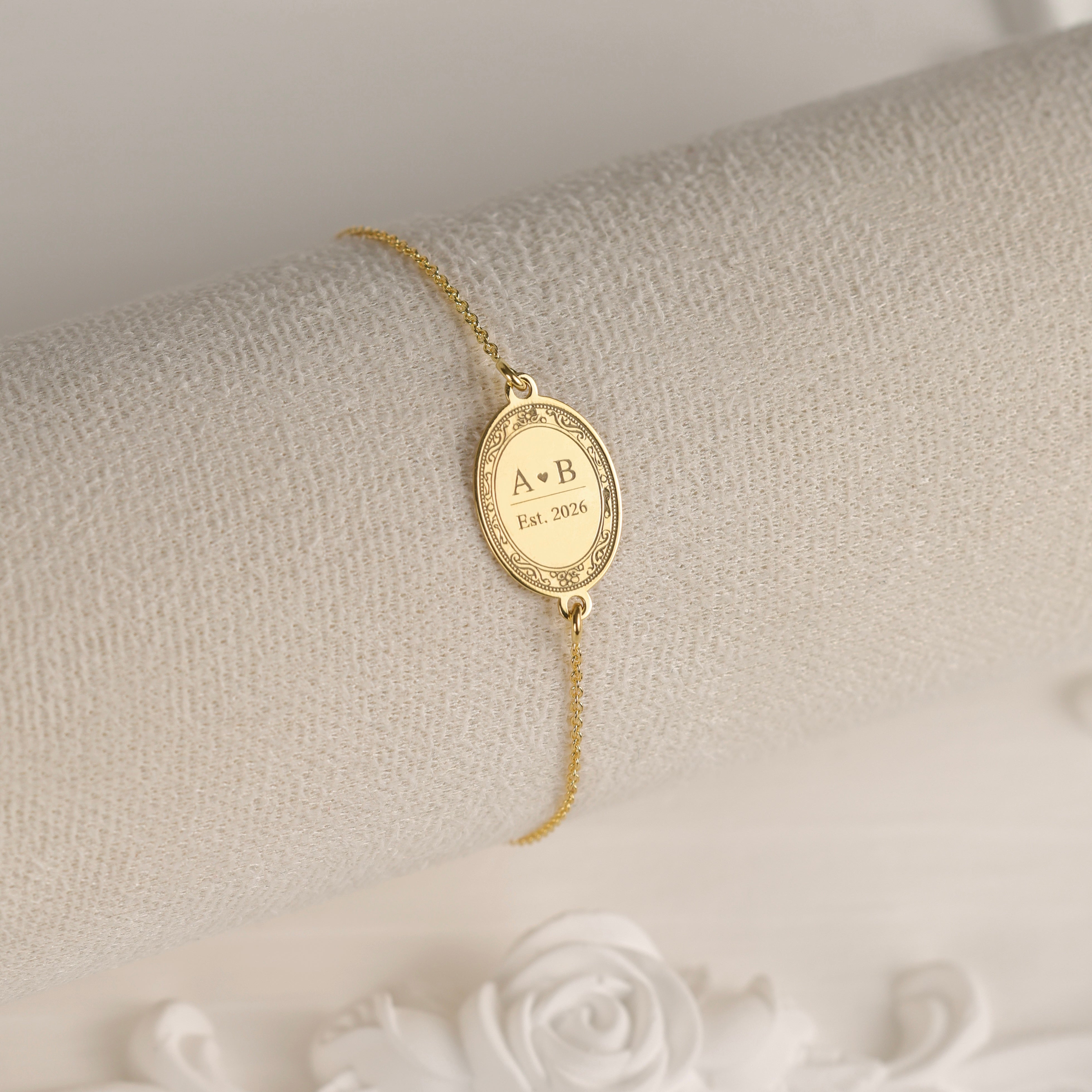 bratara argint placat cu aur personalizata initiale data pandantiv oval gravat regency love letters collection maison stephanie