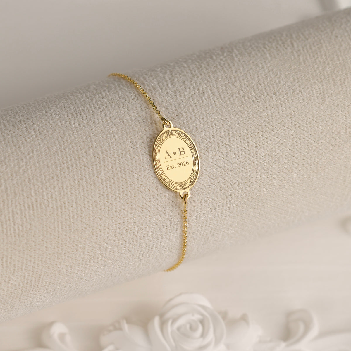 bratara argint placat cu aur personalizata initiale data pandantiv oval gravat regency love letters collection maison stephanie