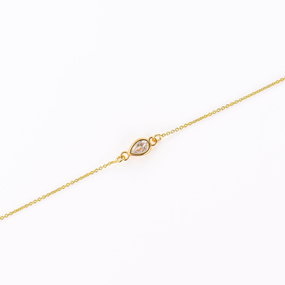 Brățară elegantă din argint 925 placat cu aur 18K, cu piatră zirconia transparentă – bijuterie fină Maison La Stéphanie, perfectă pentru cadou.
