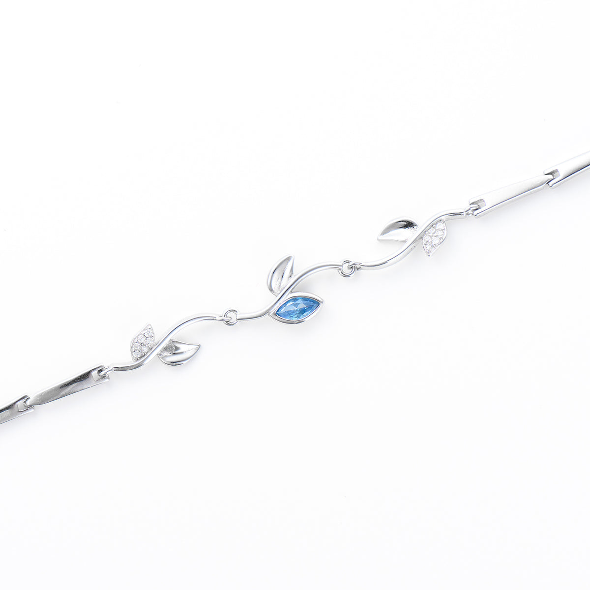 Delicate Blue Flower Bracelet, 925 sterling silver bratara Brățară elegantă din argint 925 placat cu rodiu, cu pietre zirconia albastre – bijuterie fină Maison La Stéphanie, ideală pentru cadou.