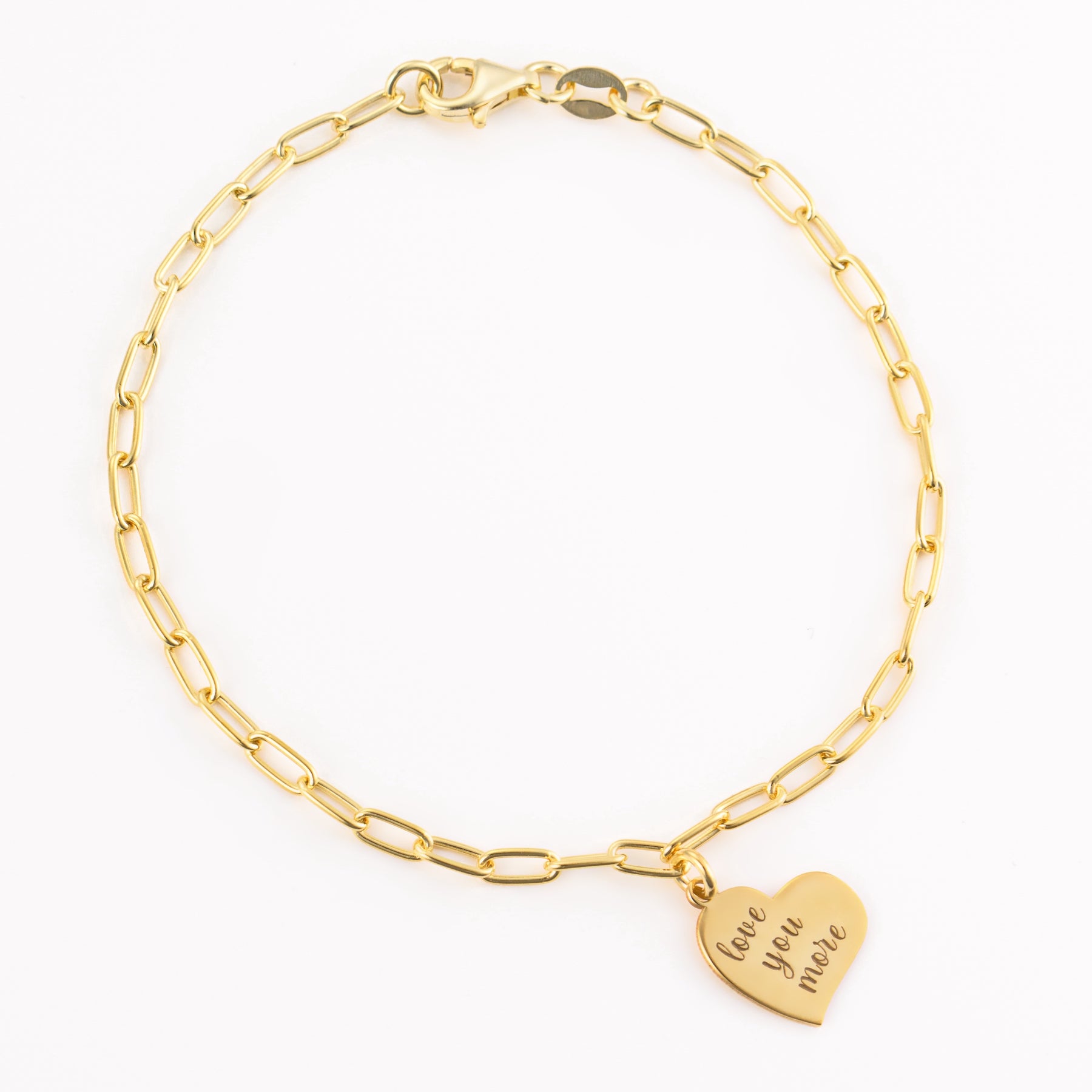 Brățară elegantă din argint 925 placat cu aur 18K, cu pandantiv inimă gravată „Love you more” – bijuterie Maison La Stéphanie, cadou romantic și rafinat pentru persoana iubită.