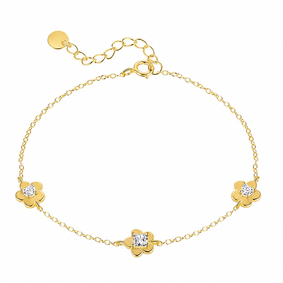Brățară din argint 925 placat cu aur, cu flori delicate și zirconii strălucitoare. Model feminin și elegant cu design floral minimalist.