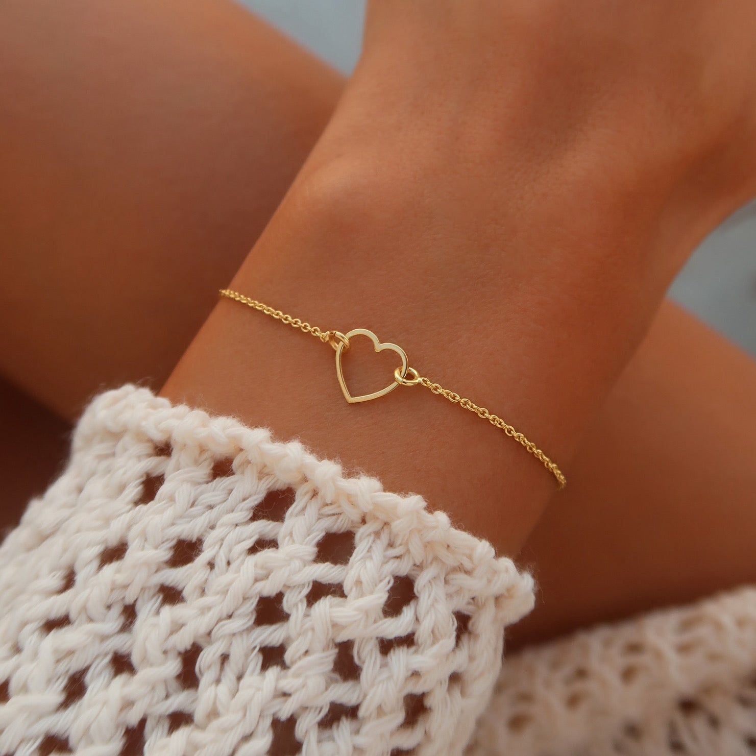 Bratara Inimioara din argint 925 placat cu aur, design delicat cu pandantiv inima – Maison La Stephanie
