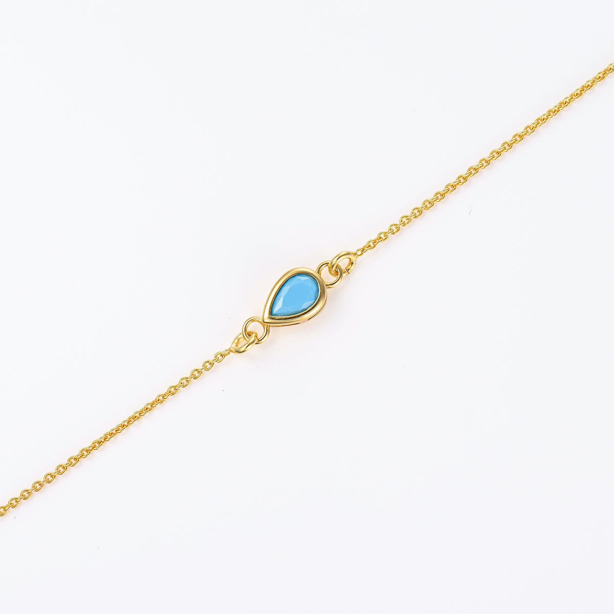 Brățară elegantă din argint 925 placat cu aur 18K, cu piatră bleu zirconia – bijuterie fină Maison La Stéphanie, ideală pentru cadou.
