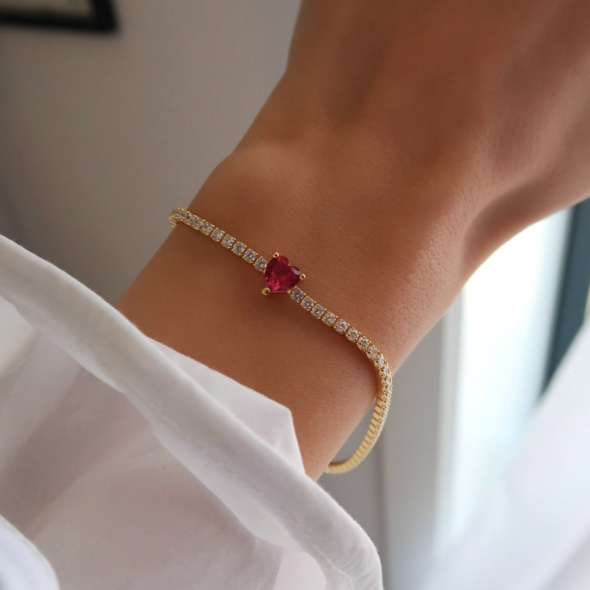 Brățară Tennis din argint 925 placat cu aur 18K, cu inimă ruby și zirconia strălucitoare – un design romantic și elegant-maison-la-stephanie