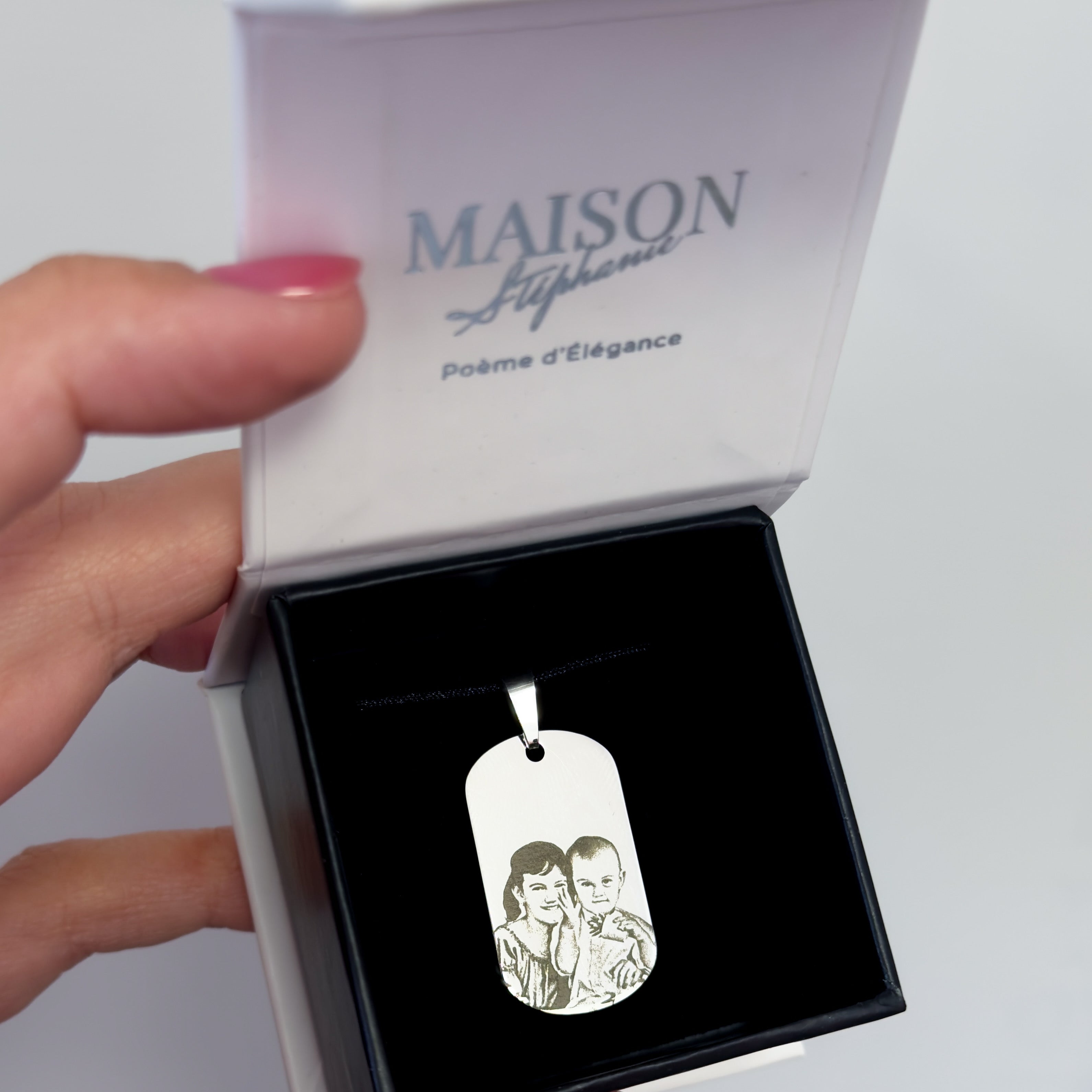 Breloc personalizat din argint 925 cu fotogravură după poză — cadou perfect de familie, pentru sărbători, aniversări sau momente de neuitat.