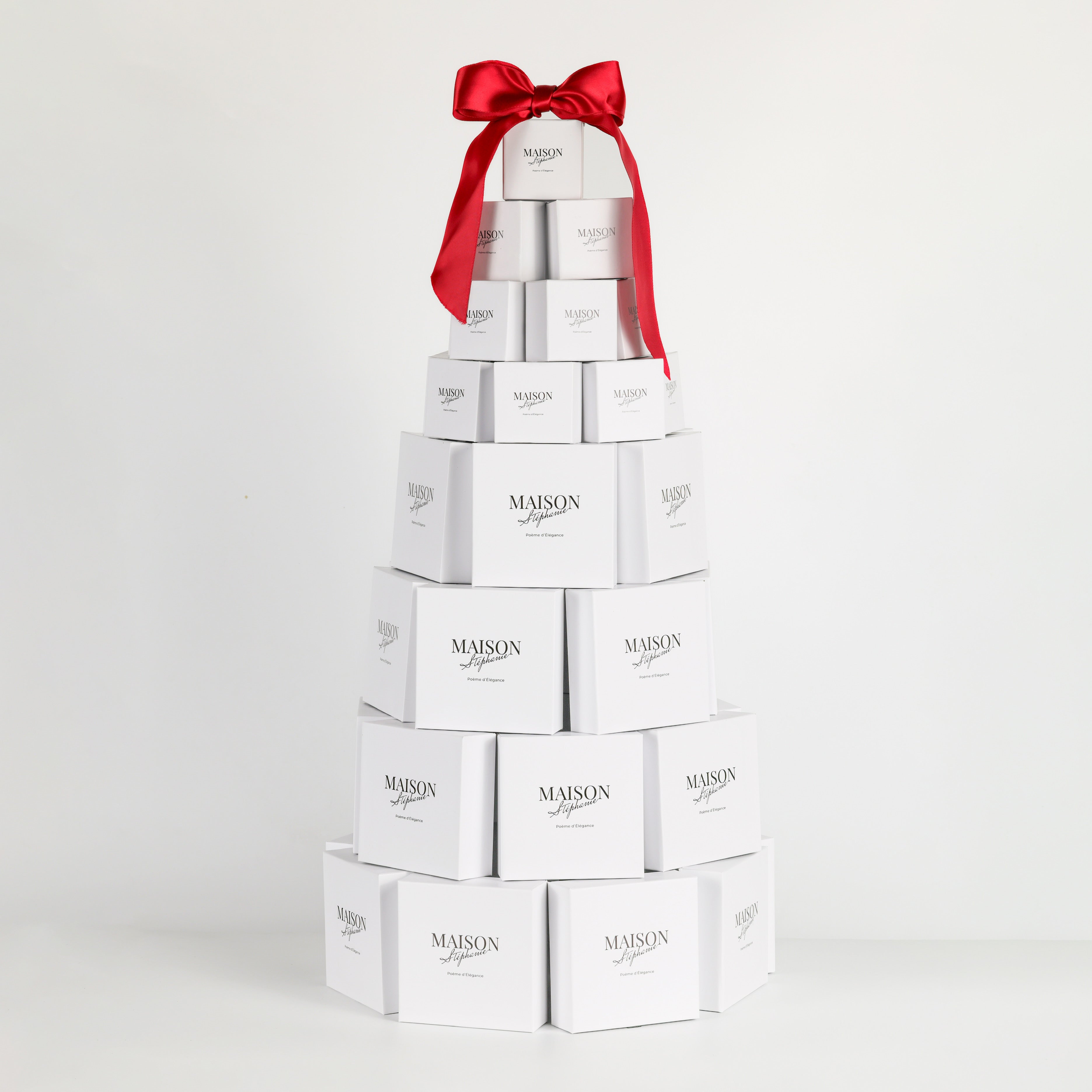 Cutie bijuterii Maison La Stéphanie – ambalaj elegant pentru inele, brățări și coliere. Design premium, ideal pentru cadouri rafinate și prezentare de colecție.