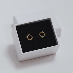 Cercei Gold Sun din argint 925 placat cu aur 14K – bijuterii elegante în formă de soare, perfecte pentru vară sau cadou de Crăciun, Moș Nicolae ori aniversare.