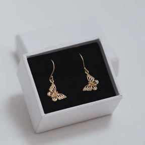 Cercei Sweet Butterfly din argint 925 placat cu aur 14K – bijuterii delicate cu fluturi și pietre zirconiu, ideale pentru cadouri rafinate de Crăciun, vară sau aniversare.