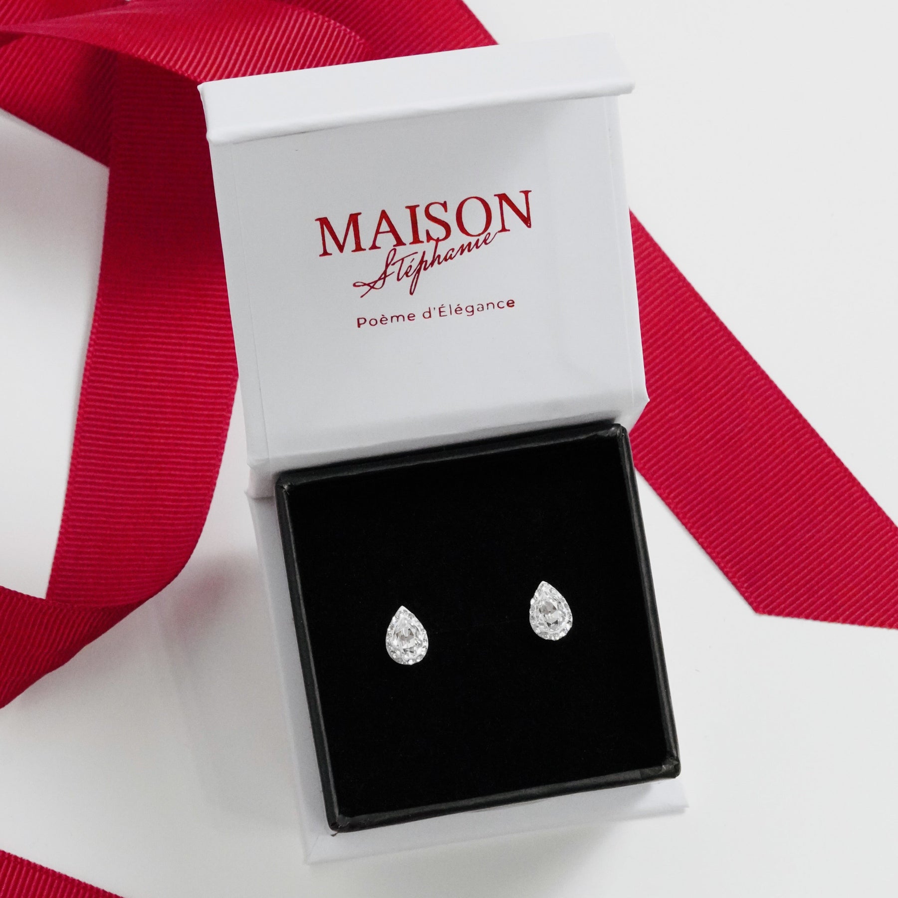 Cercei eleganți din argint 925 cu zirconiu tăietură emerald – bijuterie clasică Maison La Stéphanie, inspirată de eleganța atemporală Lady D.