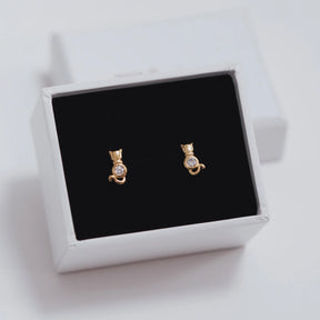 Cercei Kitty din argint 925 placat cu aur 14K – cercei delicați pentru copii, cu pietre zirconiu, ideali pentru cadouri de Crăciun sau Moș Nicolae.